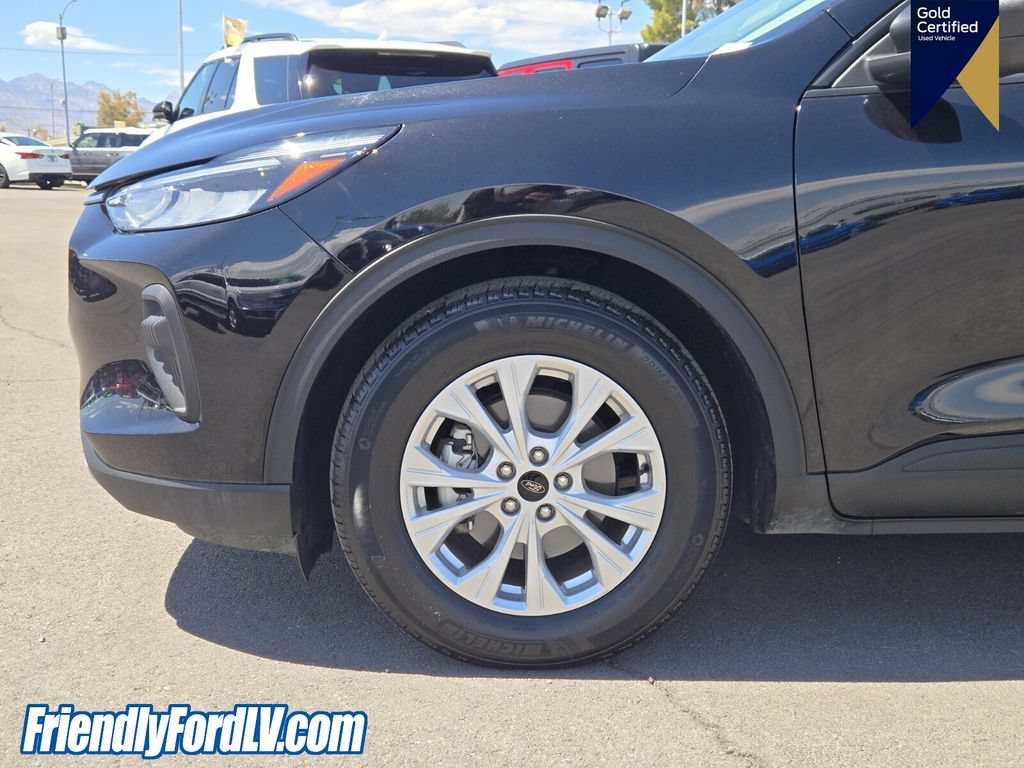 Certified 2025 Ford Escape Active FWD image 9