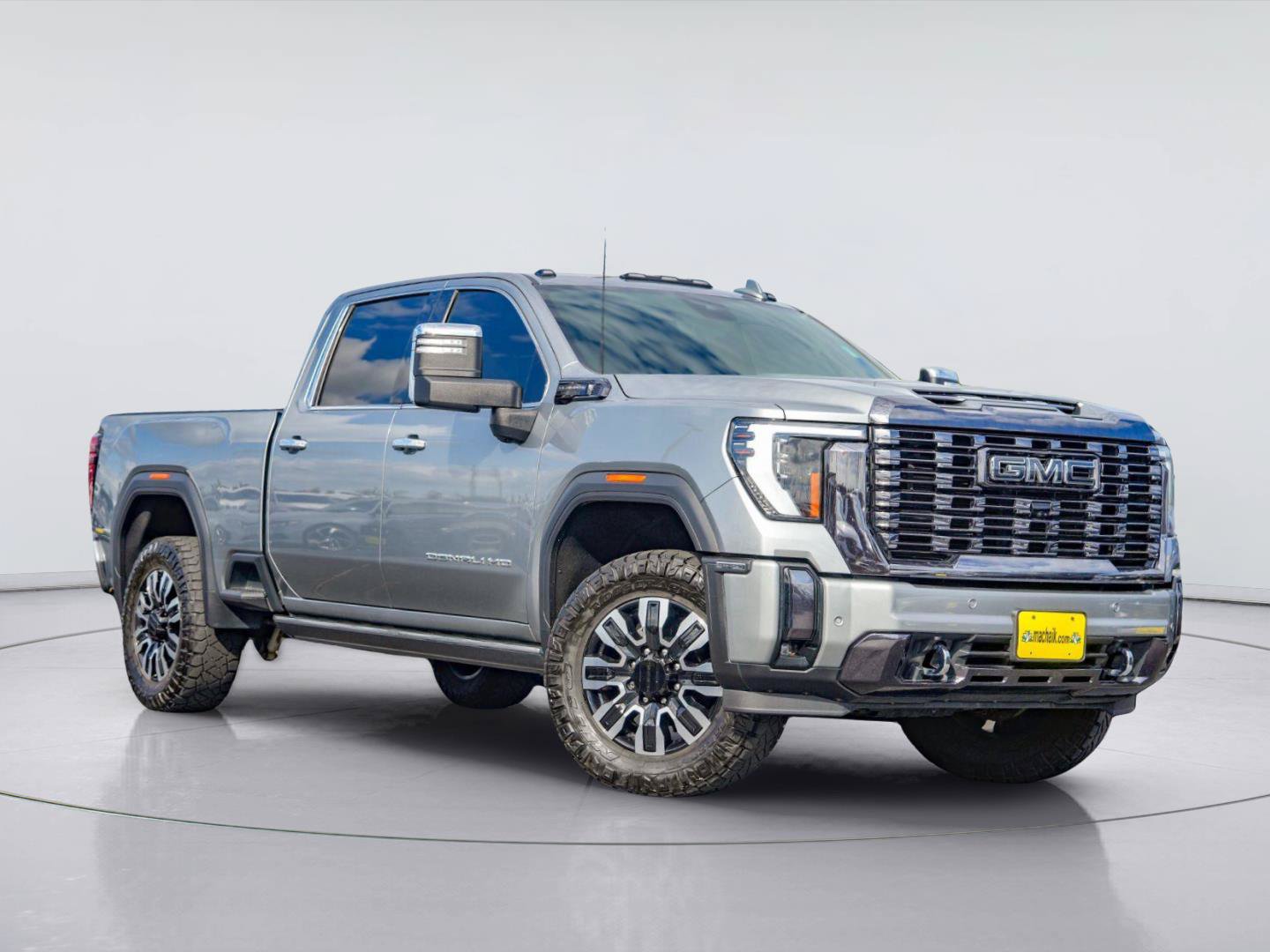 Used 2024 GMC Sierra 2500 Denali Ultimate AWD/4WD image 1