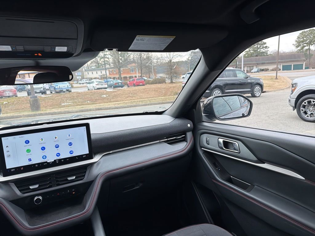 Certified 2025 Ford Explorer ST-Line image 11