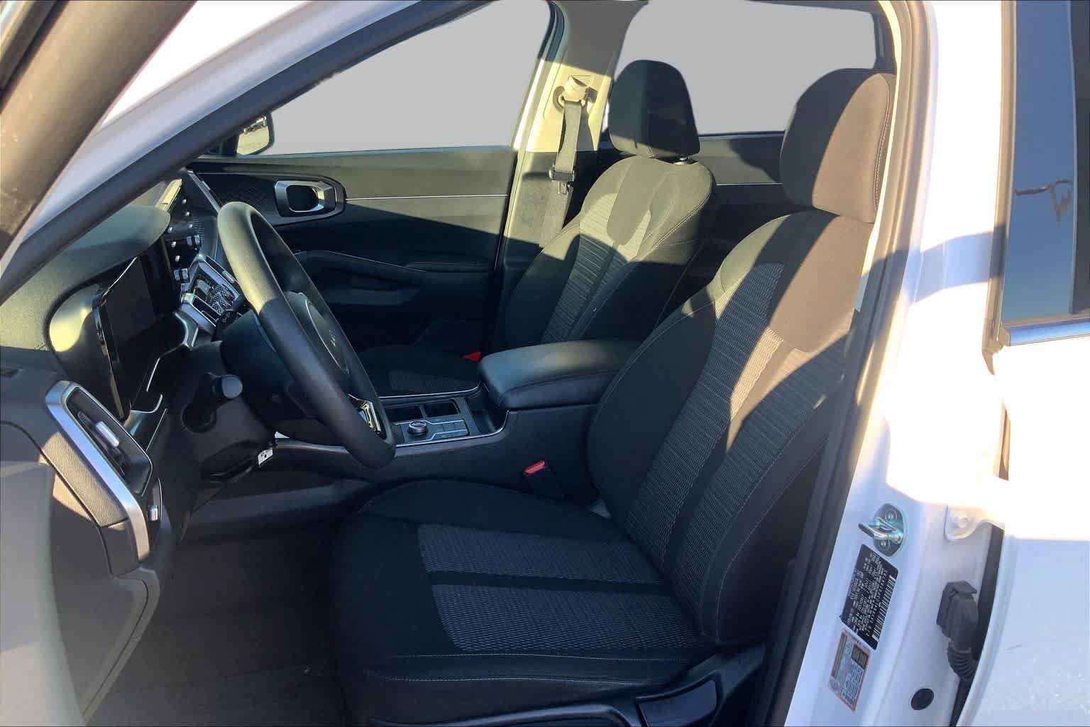 Used 2023 Kia Sorento LX FWD image 8