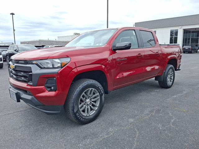 Used 2023 Chevrolet Colorado LT w/ LT Convenience Package II AWD/4WD image 3