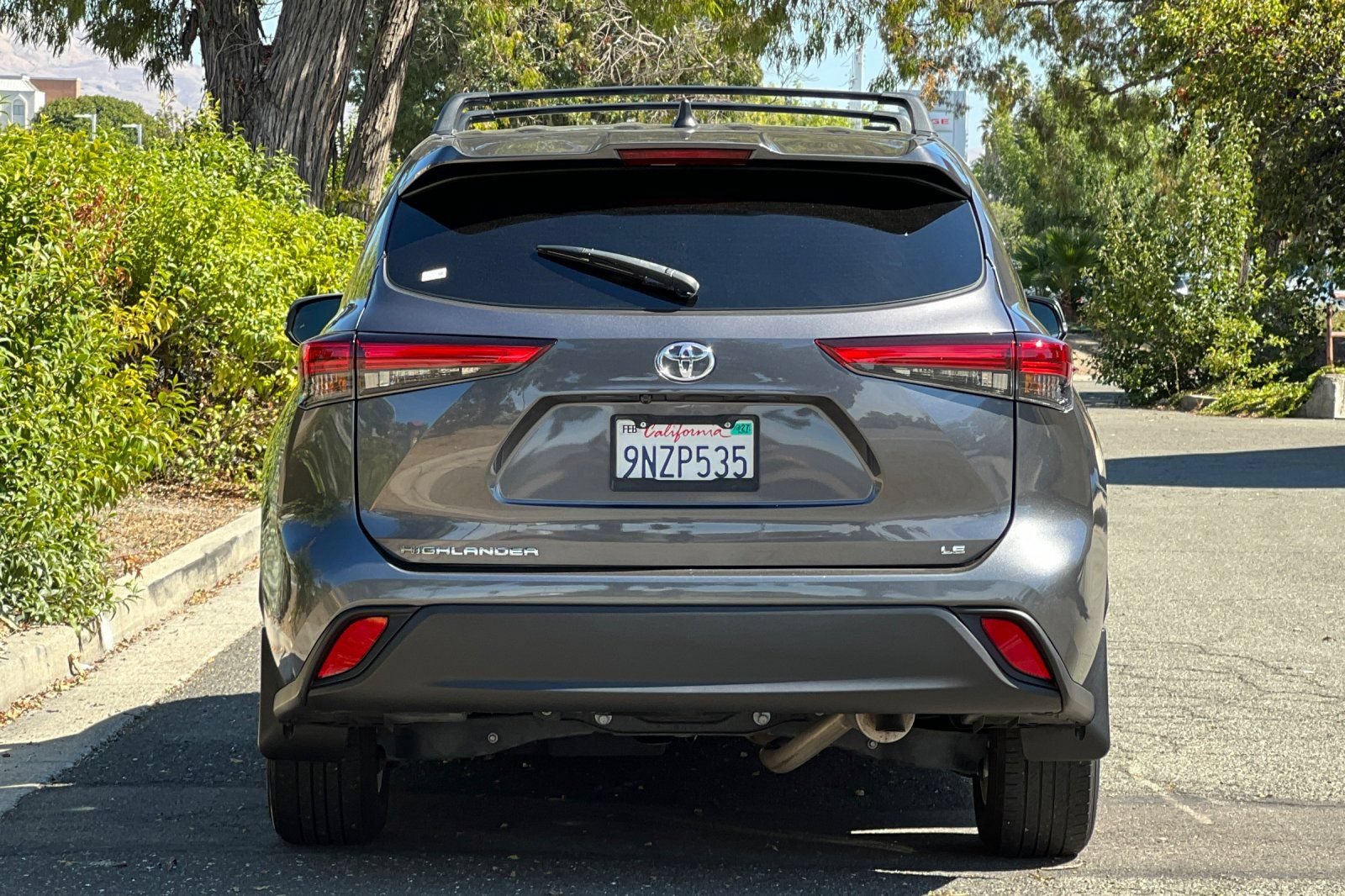 Used 2022 Toyota Highlander LE FWD image 4