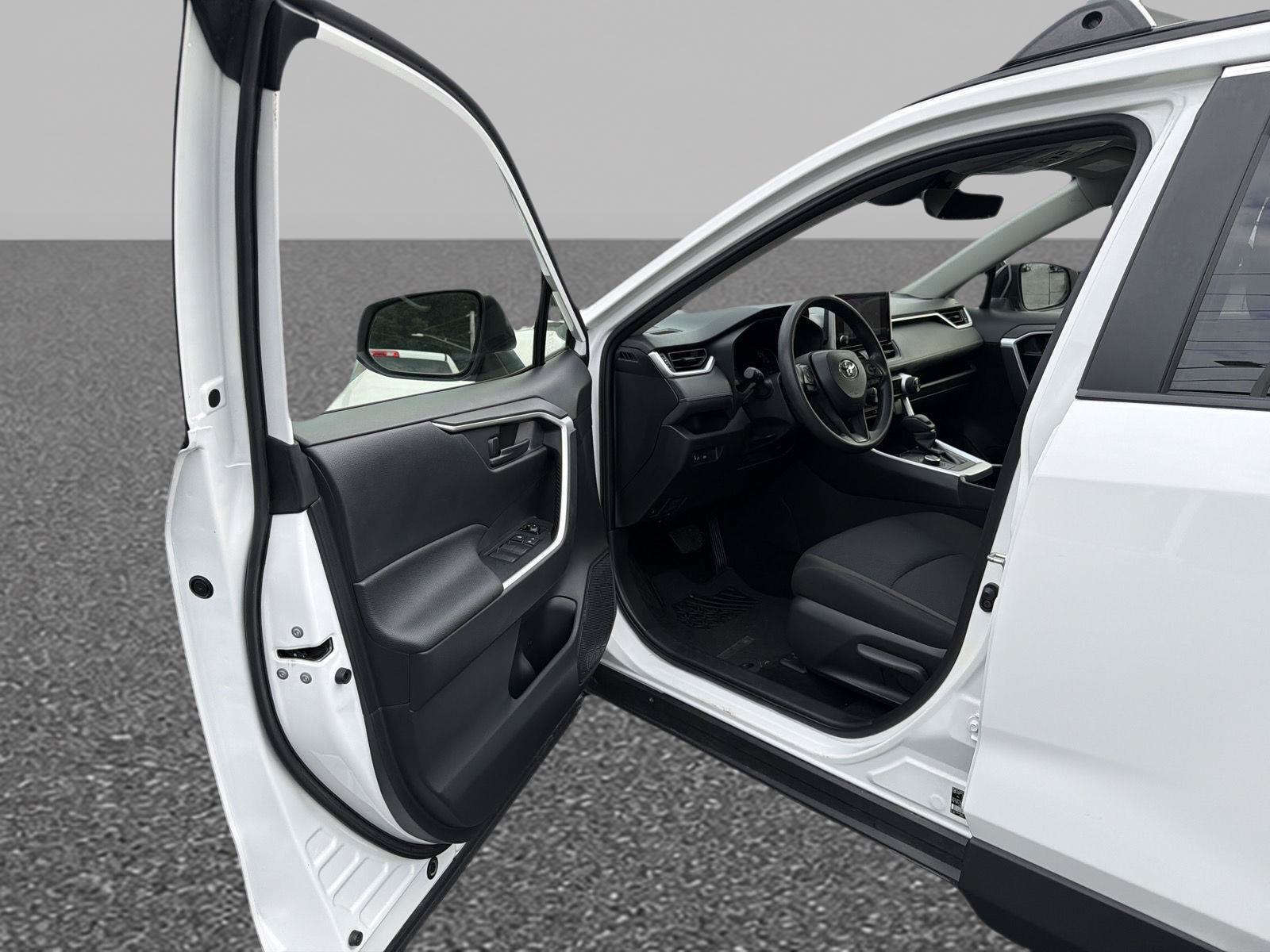 Used 2025 Toyota RAV4 LE AWD/4WD image 14