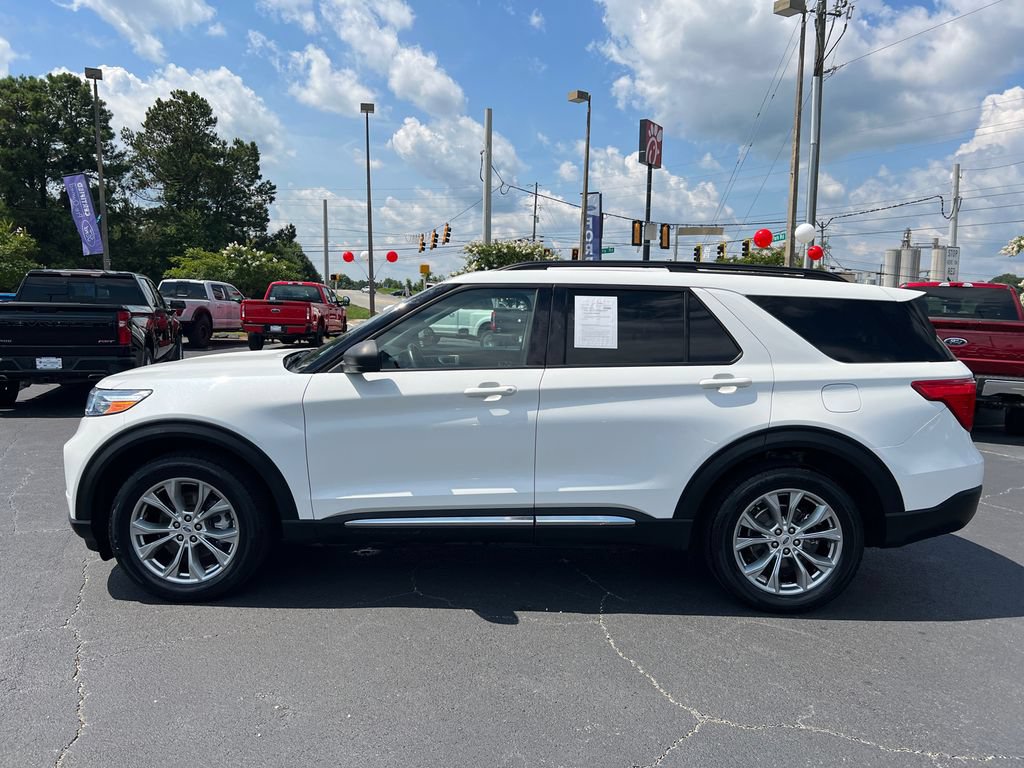Certified 2022 Ford Explorer XLT w/ Equipment Group 202A AWD/4WD image 4