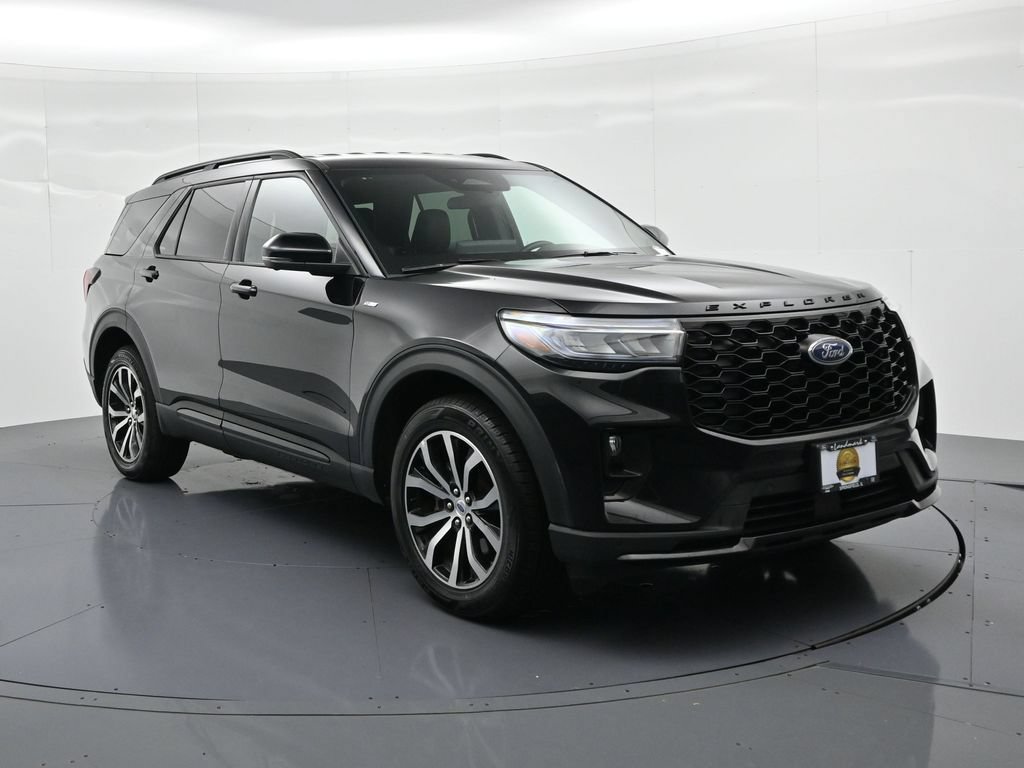 Certified 2025 Ford Explorer ST-Line AWD/4WD image 4