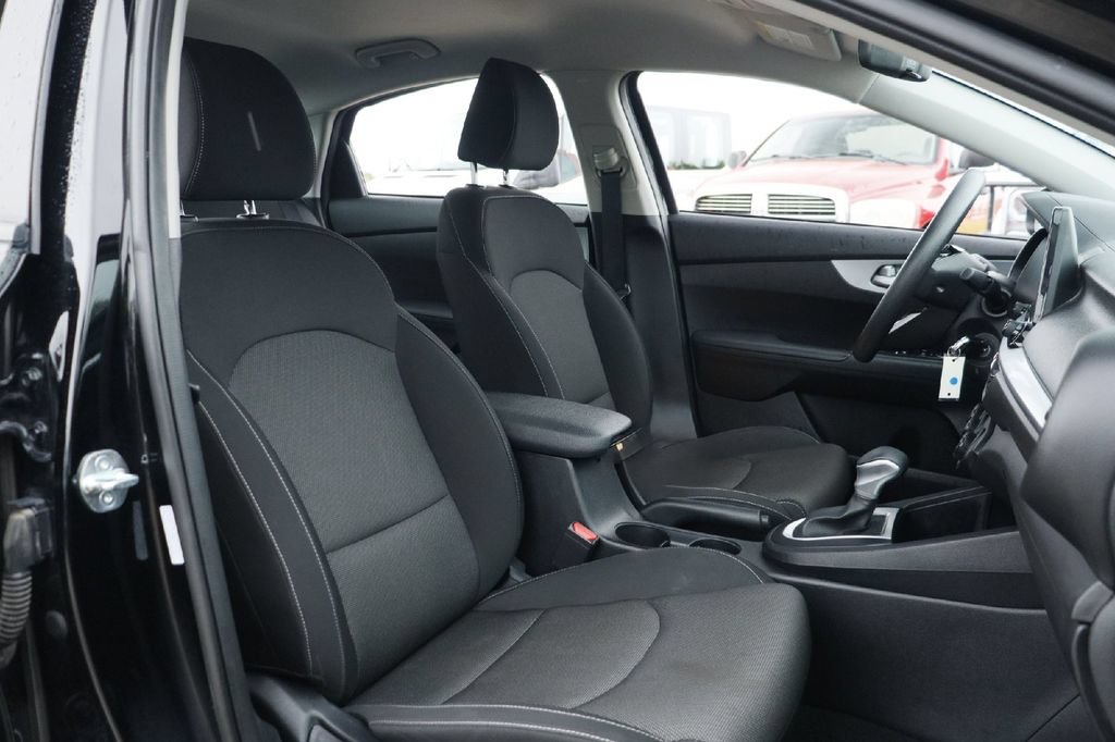 Used 2024 Kia Forte LXS FWD image 17