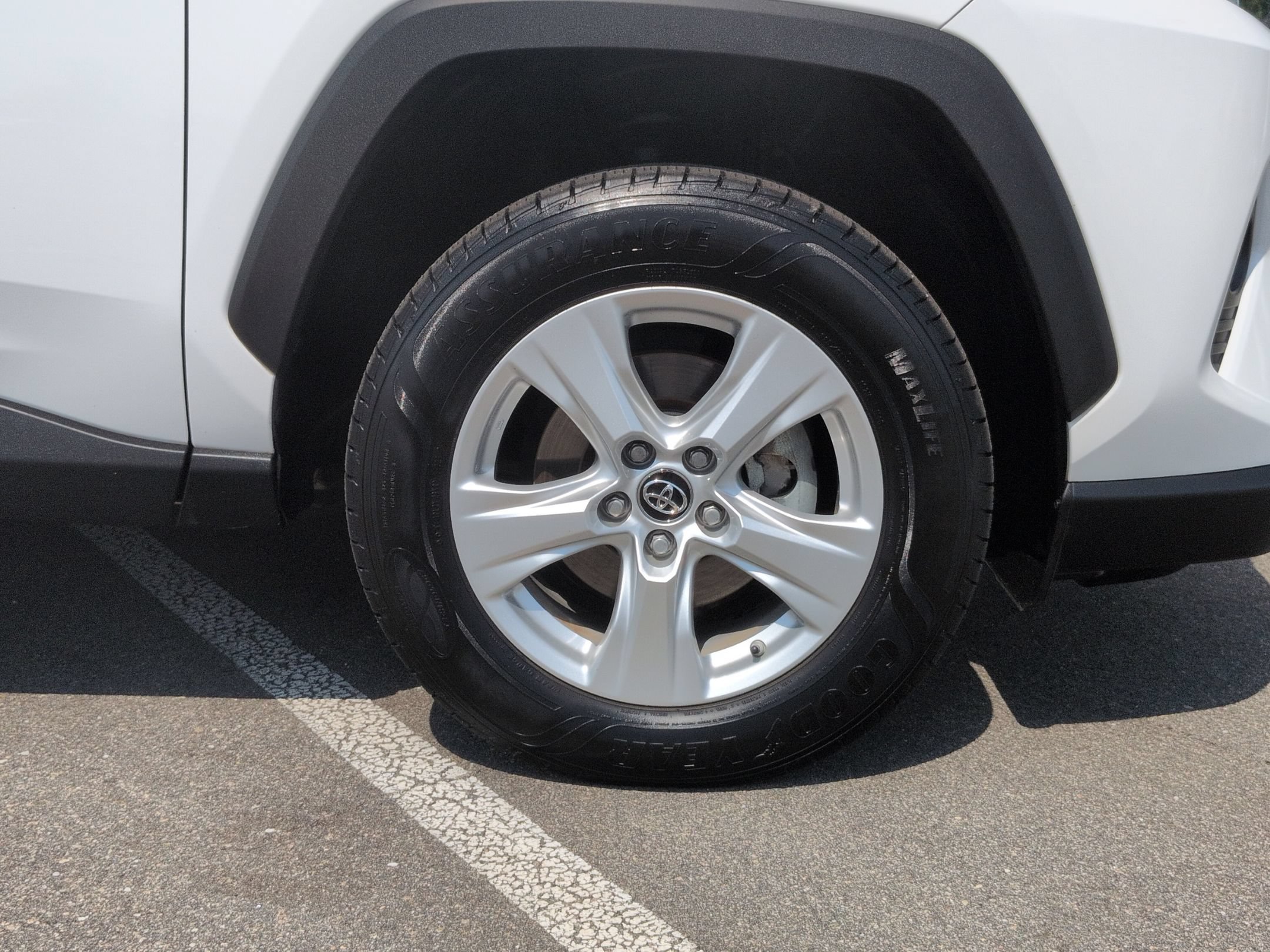 Used 2019 Toyota RAV4 XLE FWD image 11