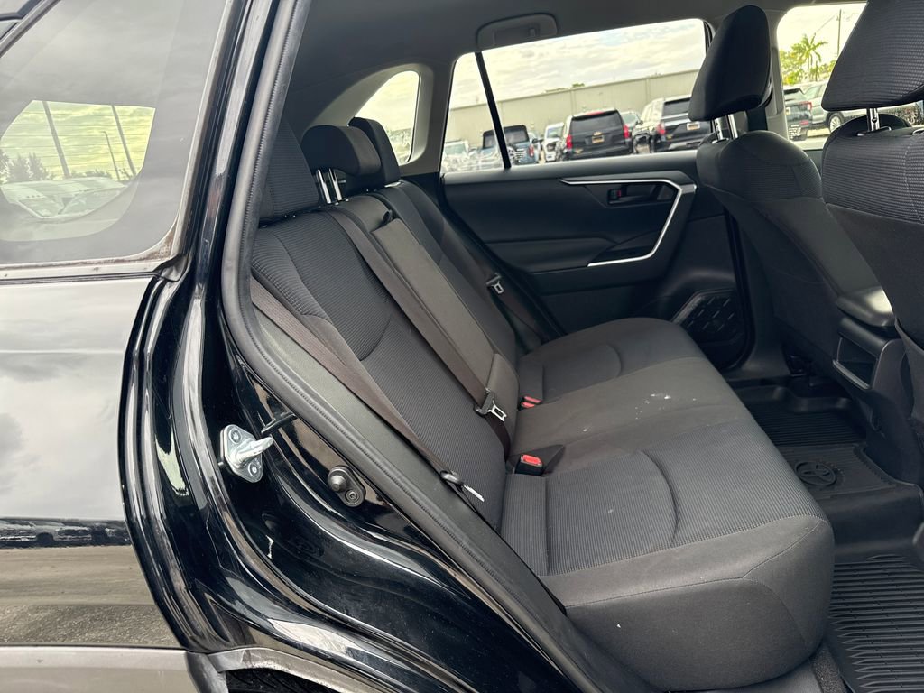Used 2020 Toyota RAV4 LE image 23