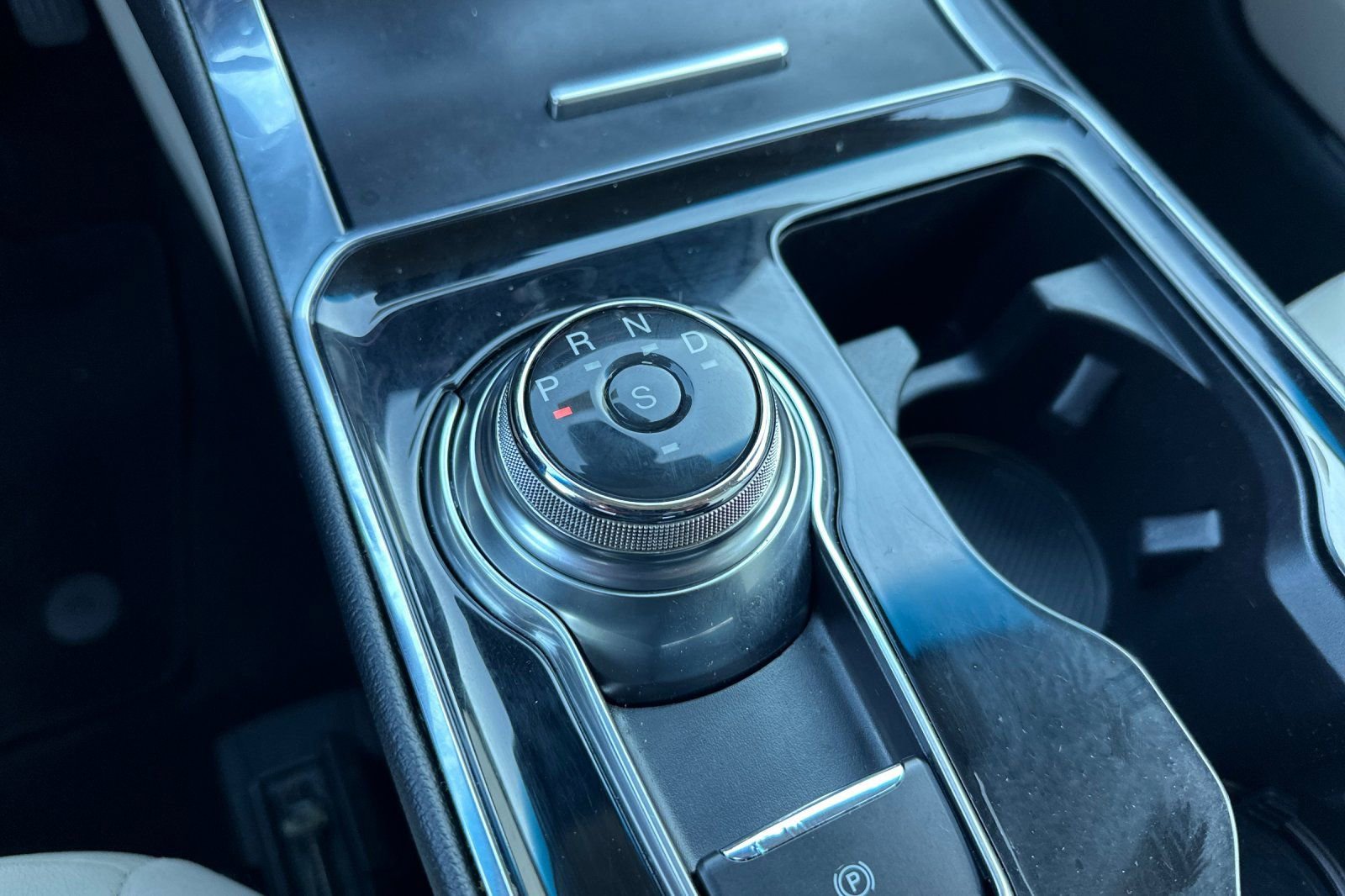 Certified 2019 Ford Edge Titanium w/ Cold Weather Package image 25