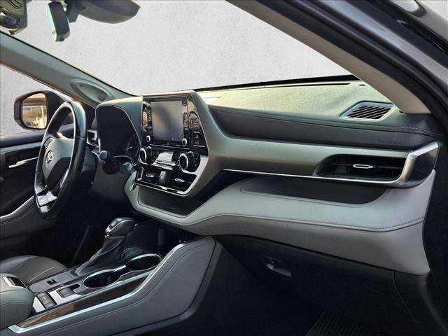 Used 2021 Toyota Highlander Limited image 24