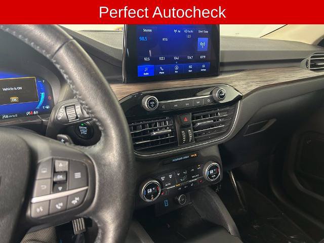 Certified 2020 Ford Escape Titanium w/ Titanium Premium Package 2.0 AWD/4WD image 3