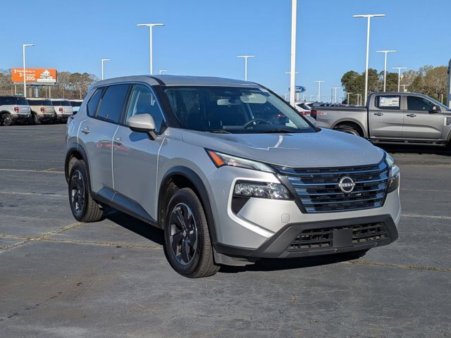 Used 2024 Nissan Rogue SV AWD/4WD image 2