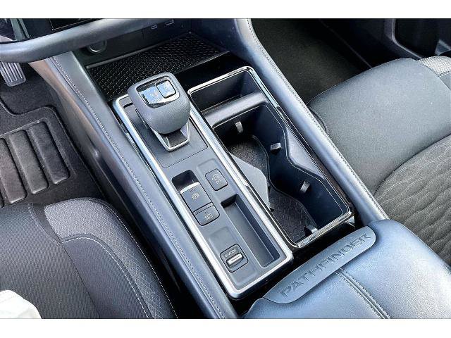 Used 2025 Nissan Pathfinder SV w/ SV Premium Package FWD image 16