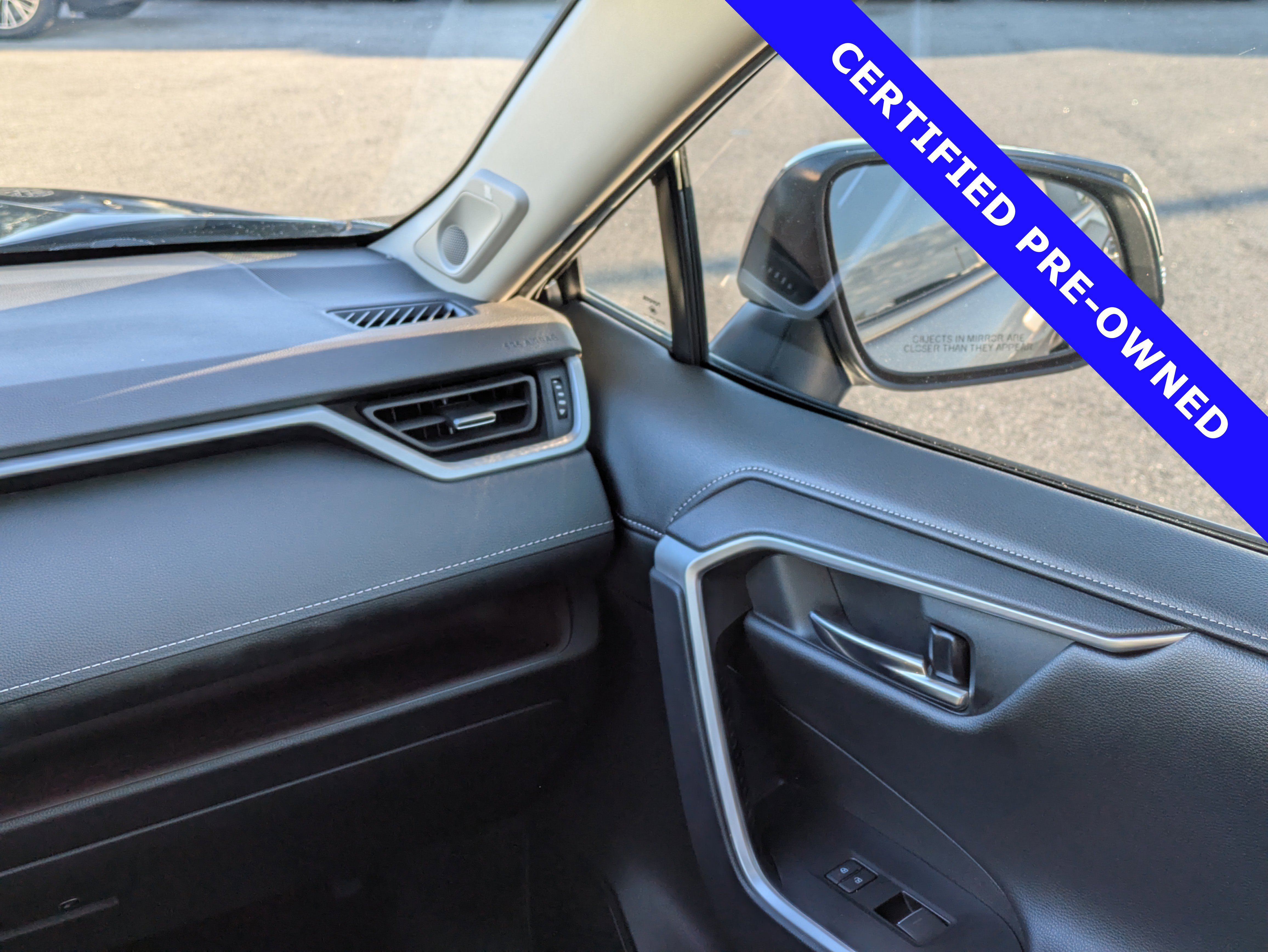 Used 2022 Toyota RAV4 Limited image 18