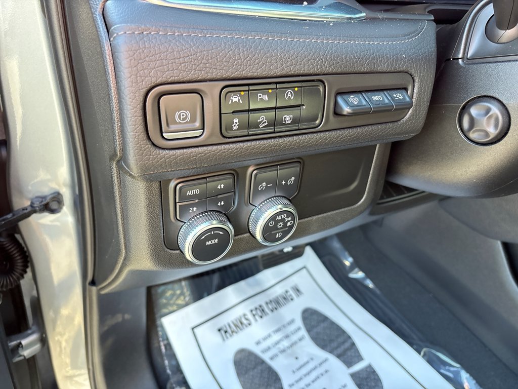 Used 2023 GMC Yukon XL Denali AWD/4WD image 28
