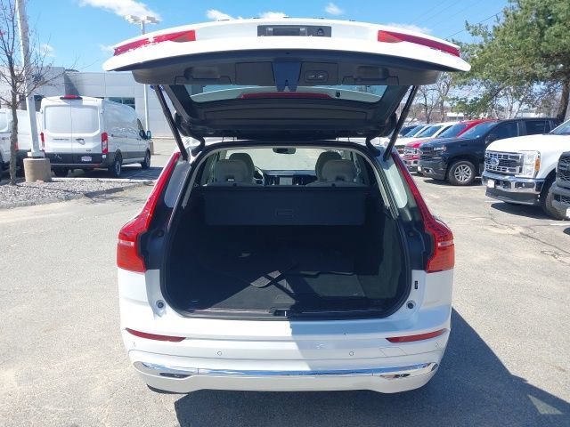 Used 2023 Volvo XC60 B5 Plus AWD/4WD image 26