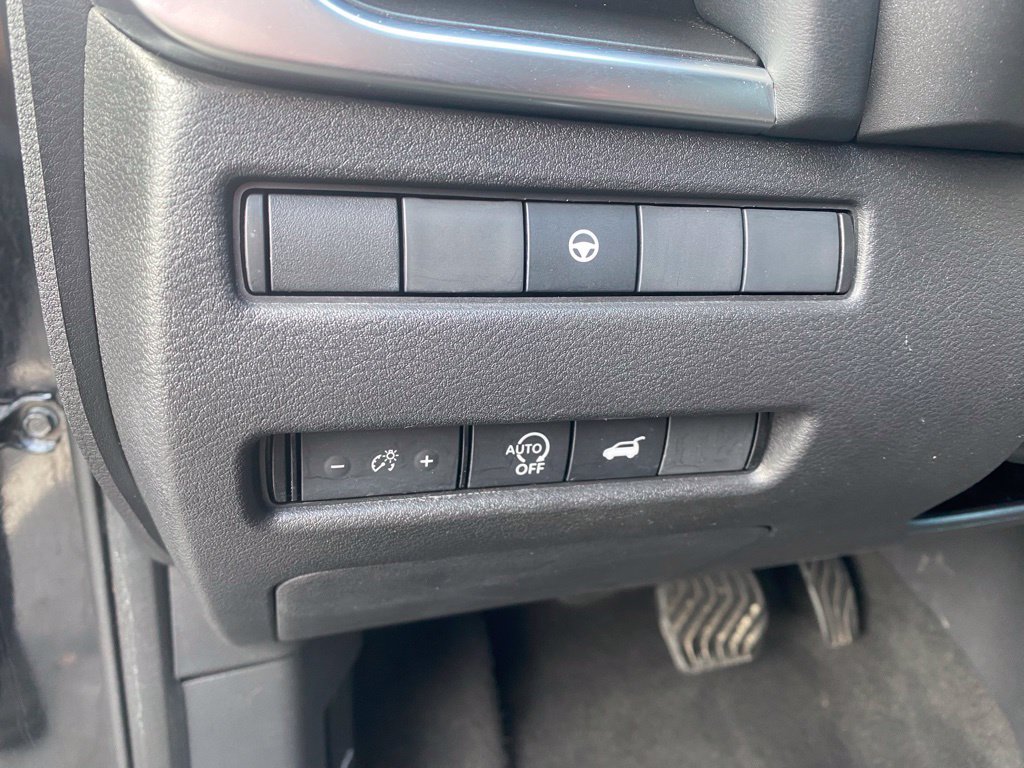 Used 2024 Nissan Rogue SV AWD/4WD image 12