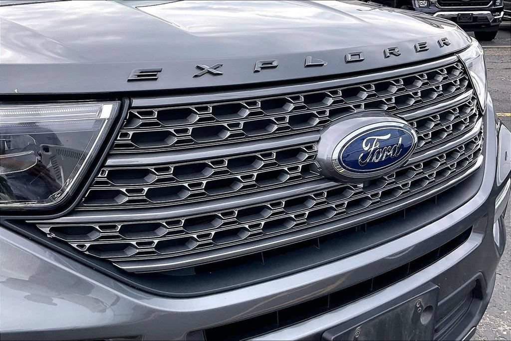 Certified 2022 Ford Explorer XLT w/ Equipment Group 202A AWD/4WD image 31