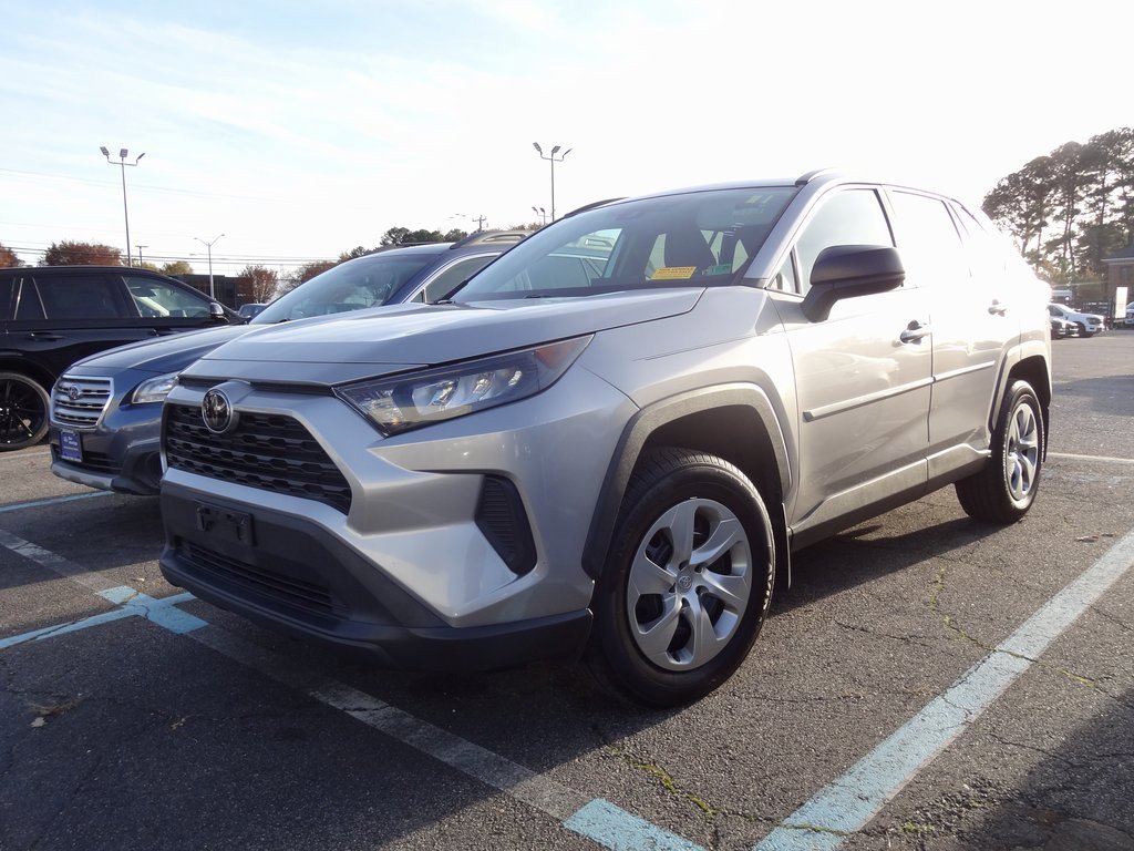 Used 2020 Toyota RAV4 LE image 2