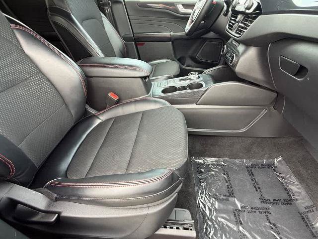 Certified 2025 Ford Escape ST-Line Select AWD/4WD image 10