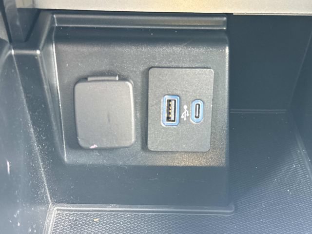 Certified 2020 Ford Explorer XLT w/ Equipment Group 202A RWD image 24