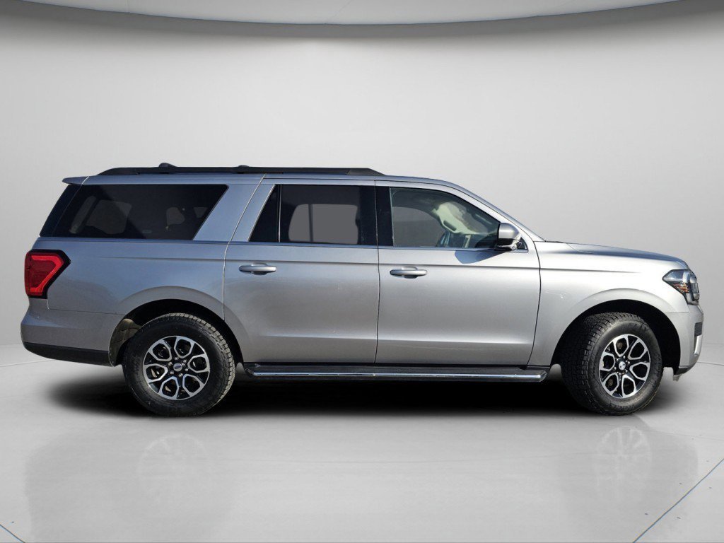 Certified 2023 Ford Expedition Max XLT image 3