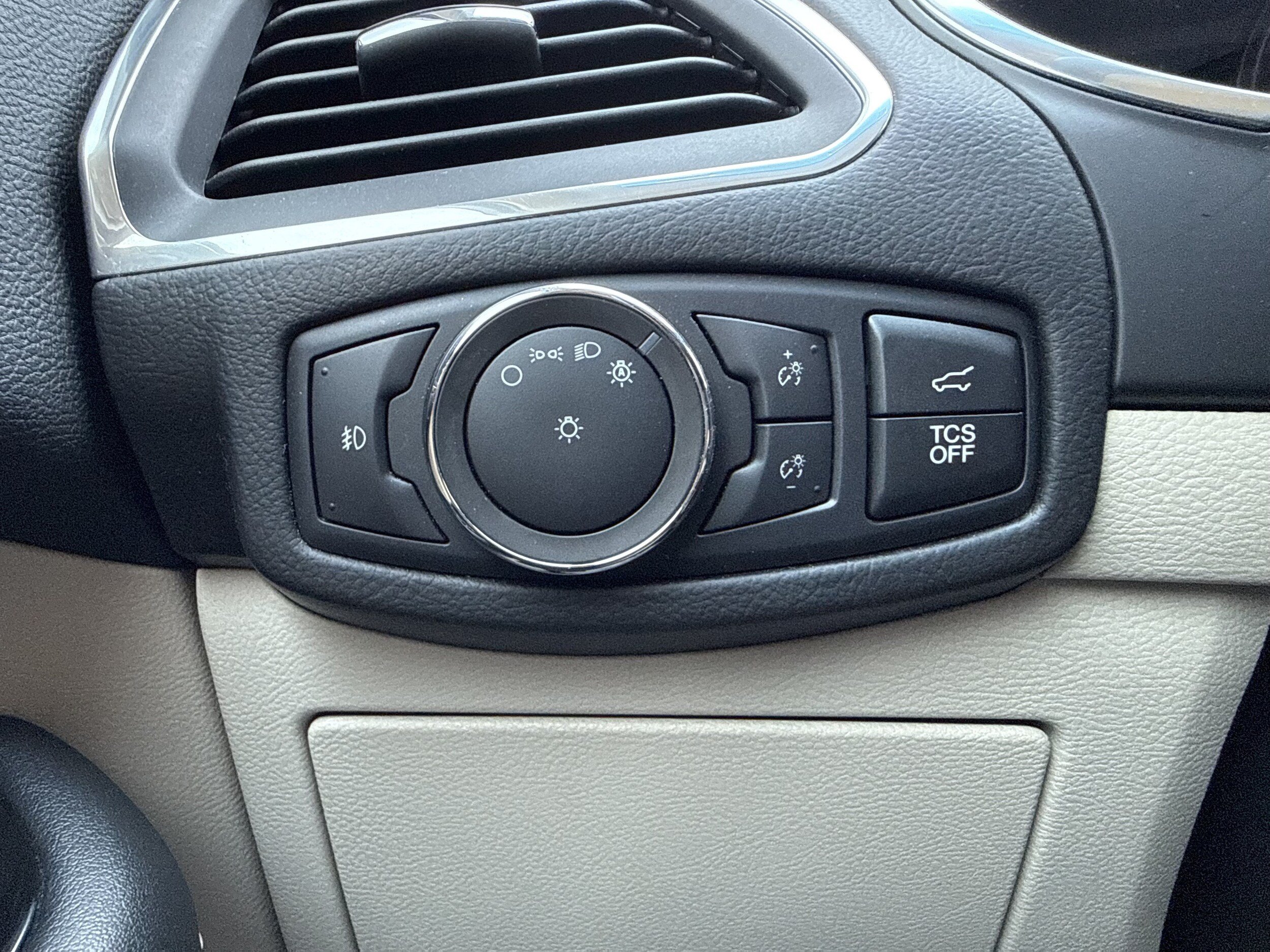 Certified 2020 Ford Edge Titanium FWD image 21