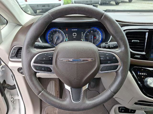 Used 2018 Chrysler Pacifica Touring-L Plus FWD image 21