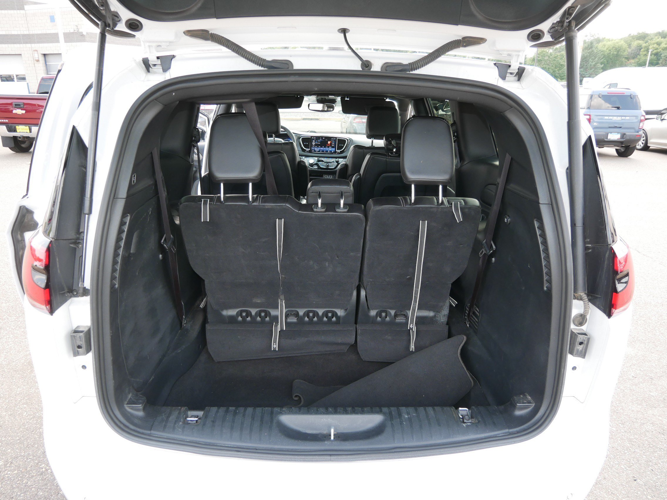 Used 2025 Chrysler Pacifica Select FWD image 18