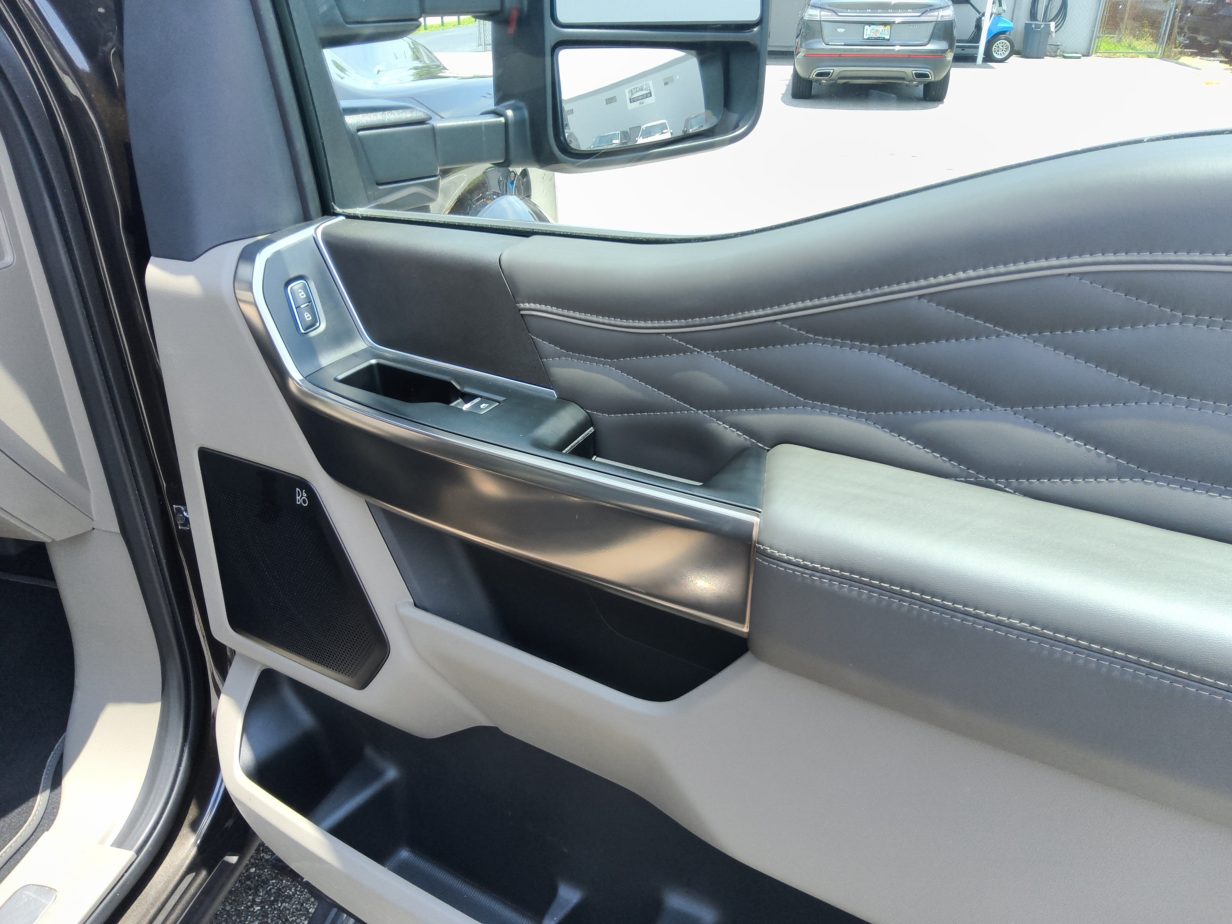 Certified 2025 Ford F450 Platinum w/ Platinum Plus Package AWD/4WD image 32