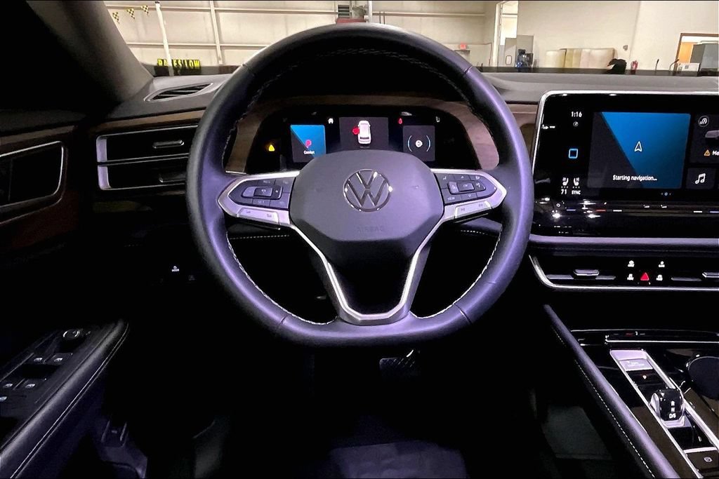 Used 2025 Volkswagen Atlas SE AWD/4WD image 5