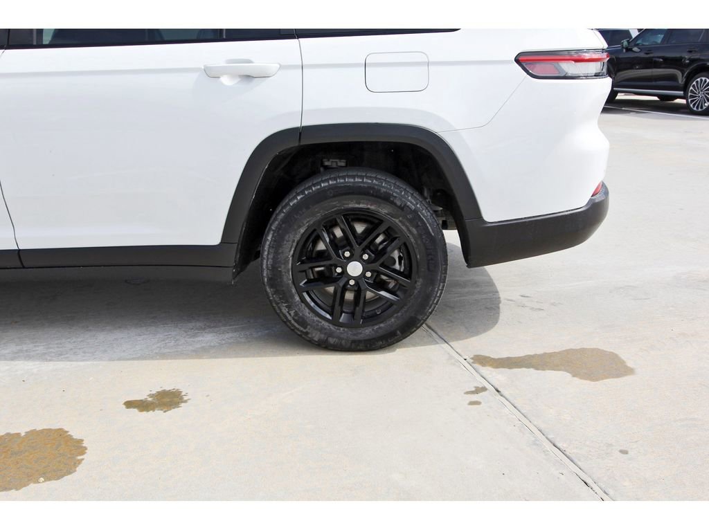 Used 2023 Jeep Grand Cherokee L Laredo AWD/4WD image 34