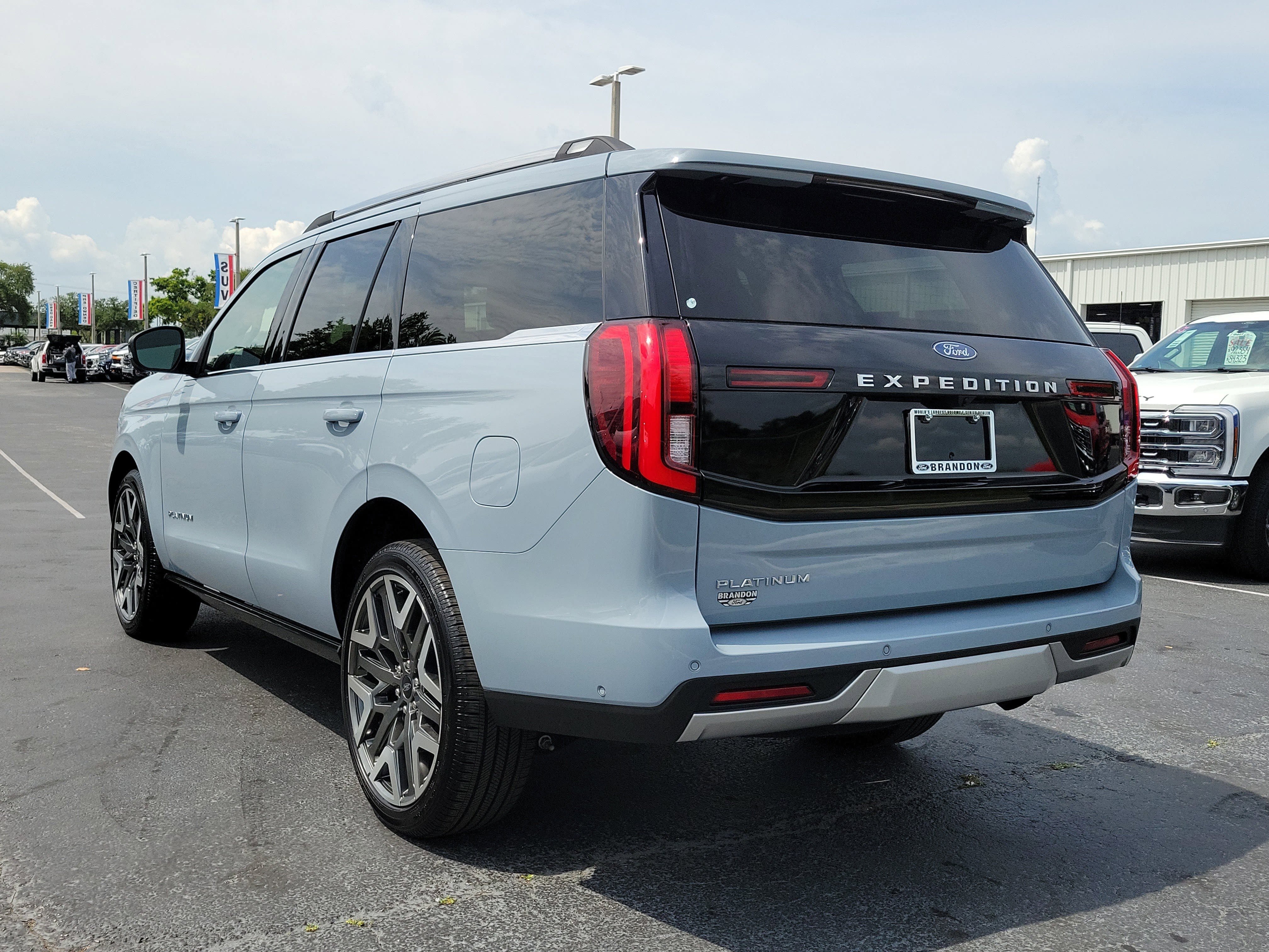 Certified 2025 Ford Expedition Platinum w/ Platinum Ultimate Package AWD/4WD image 6