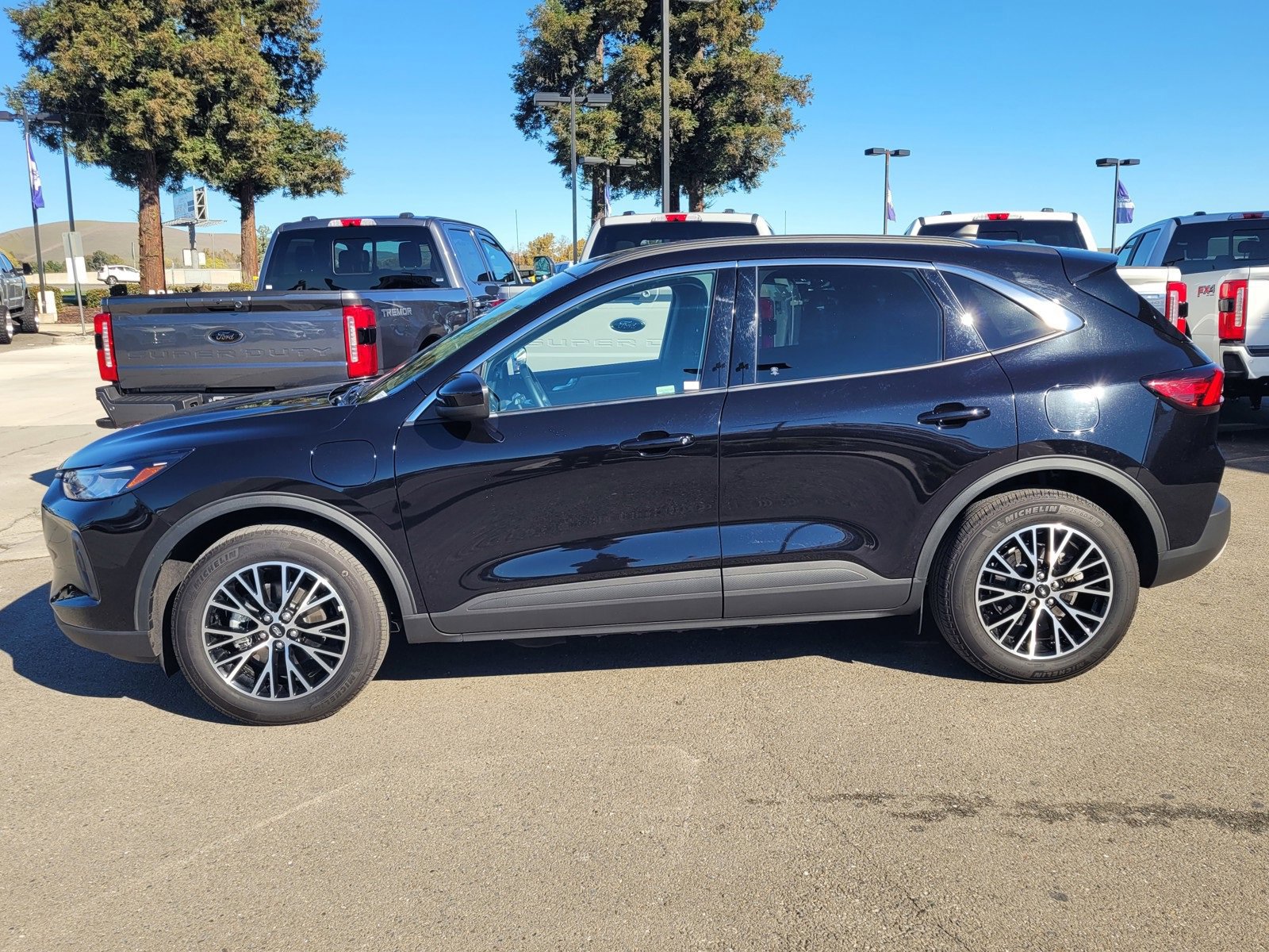 Certified 2023 Ford Escape SE image 2