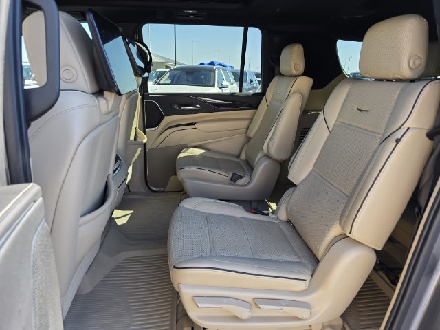 Used 2021 Cadillac Escalade ESV Premium Luxury w/ Driver Assist Tech Package AWD/4WD image 18