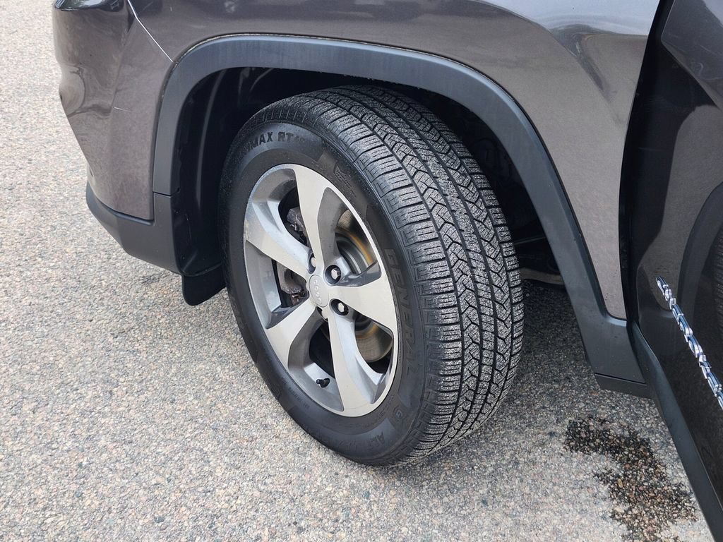Used 2020 Jeep Cherokee Limited AWD/4WD image 35