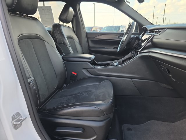 Used 2023 Jeep Grand Cherokee L Laredo AWD/4WD image 16