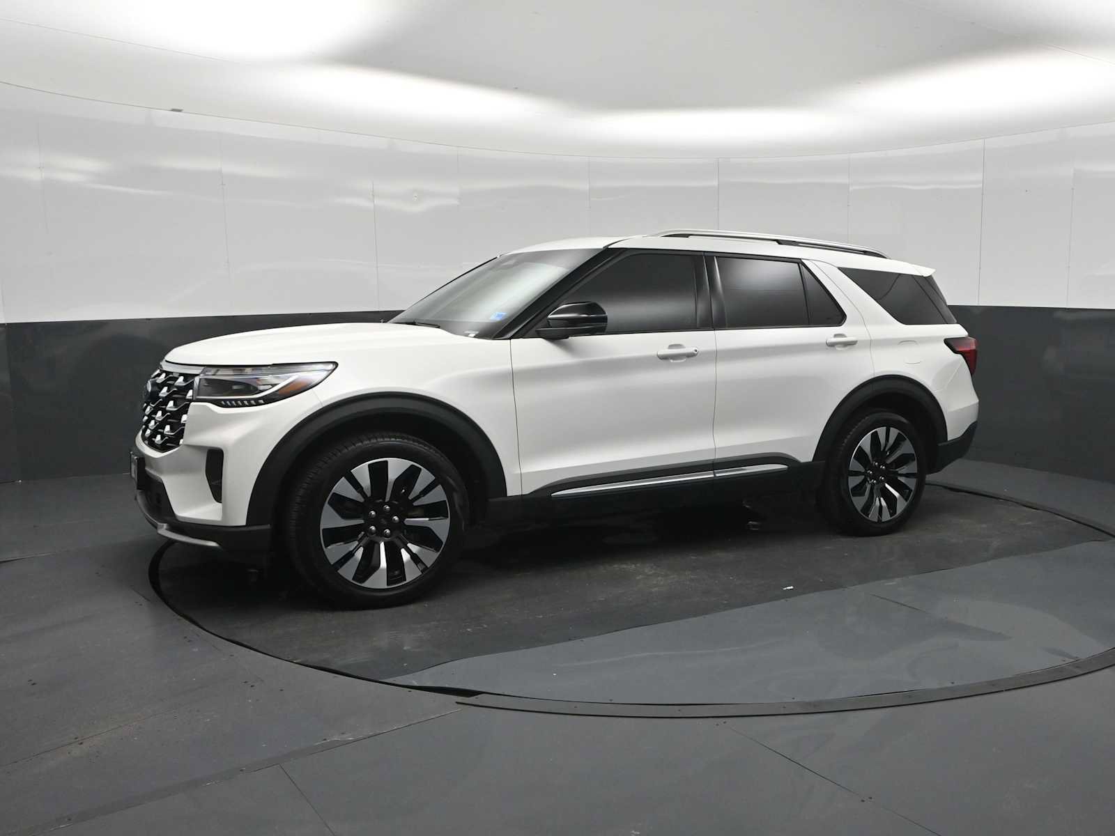 Certified 2026 Ford Explorer Platinum w/ LUX Leather Package AWD/4WD image 3