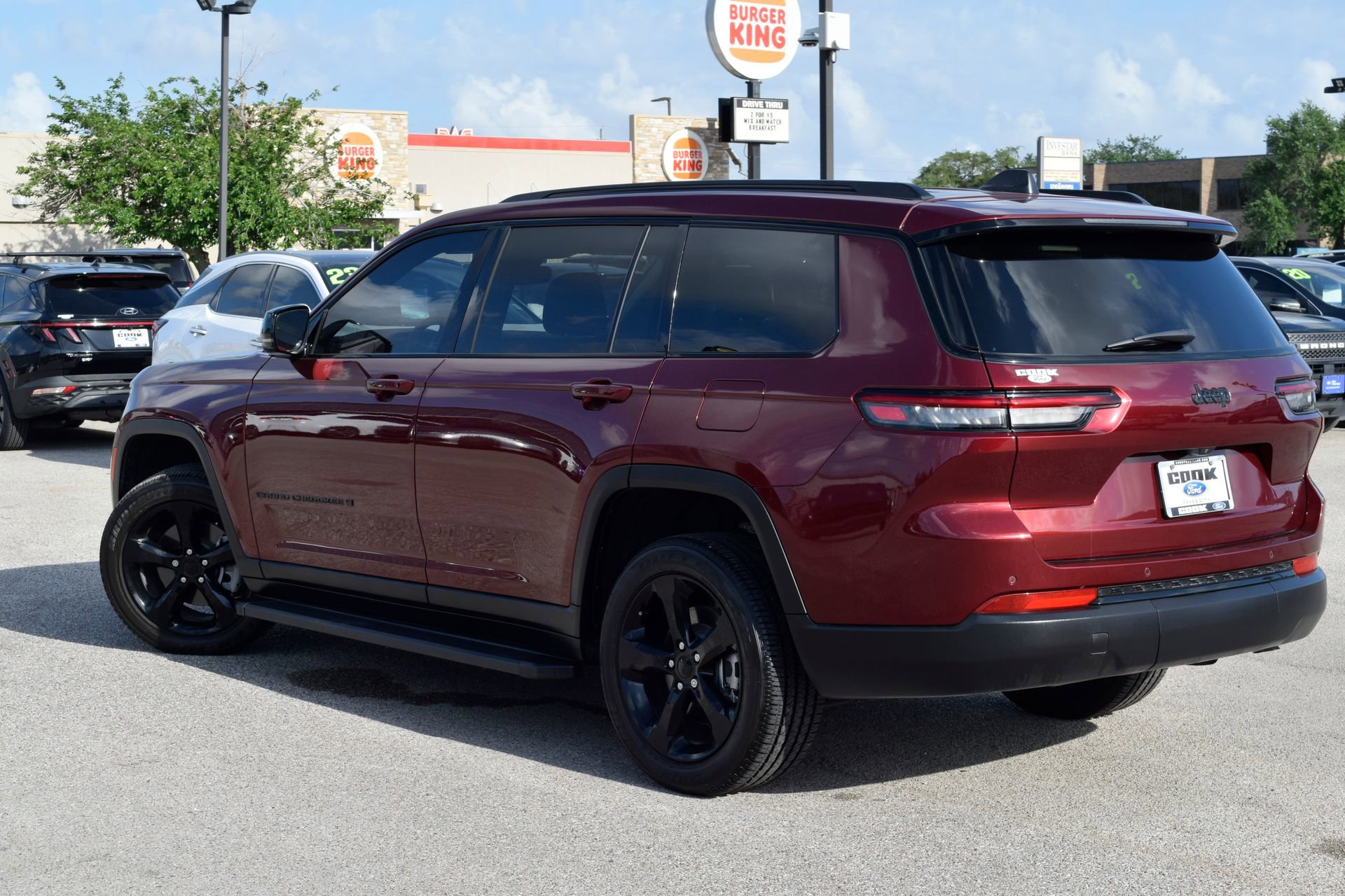 Used 2023 Jeep Grand Cherokee L Laredo image 4