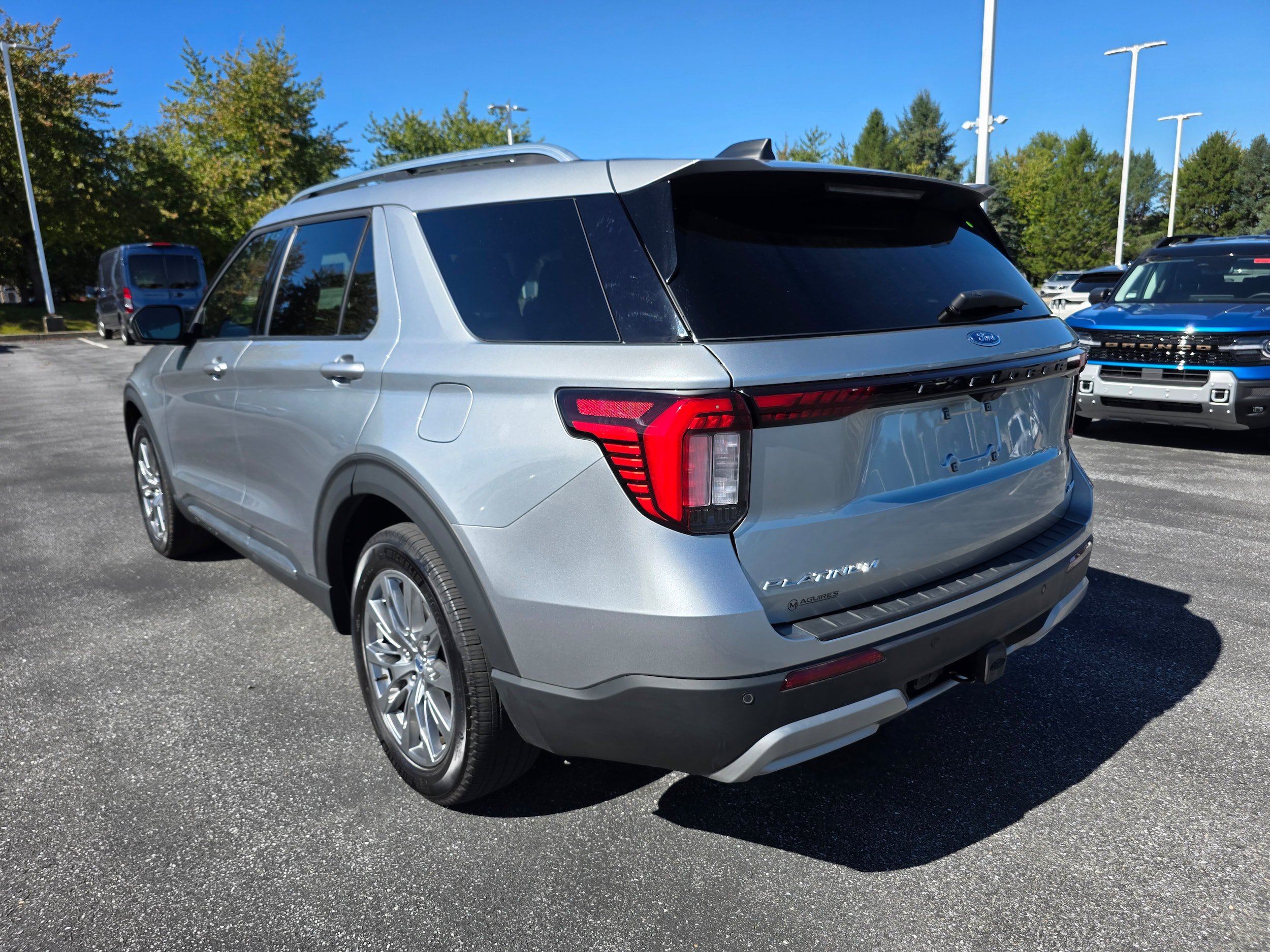 Certified 2025 Ford Explorer Platinum AWD/4WD image 3