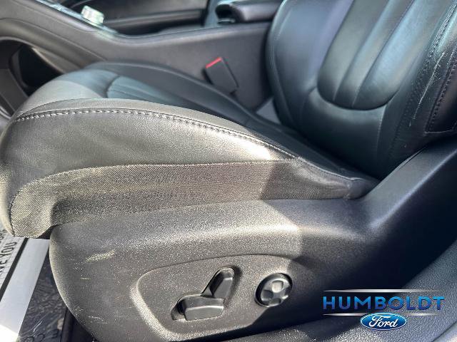 Used 2017 Chrysler 200 Limited Platinum w/ Comfort & Convenience Group image 13