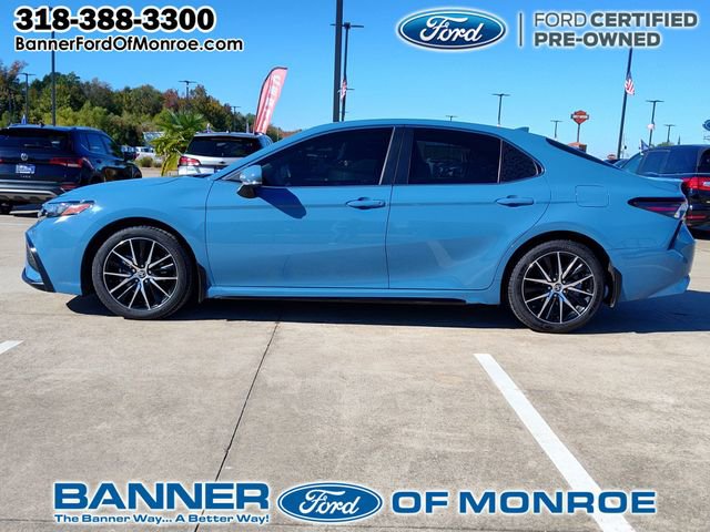 Used 2024 Toyota Camry SE image 3