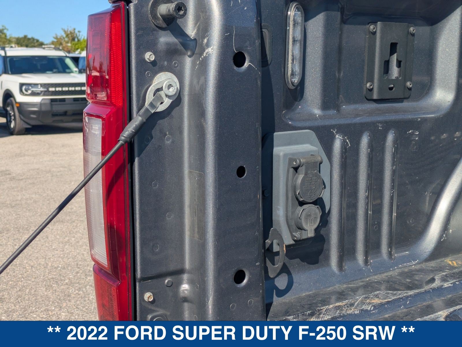 Certified 2022 Ford F250 Lariat w/ Tremor Off-Road Package AWD/4WD image 15