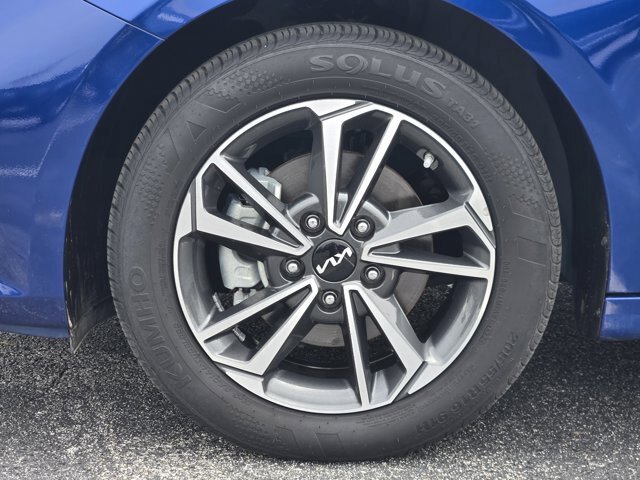 Used 2024 Kia Forte LXS w/ LXS Technology Package FWD image 11