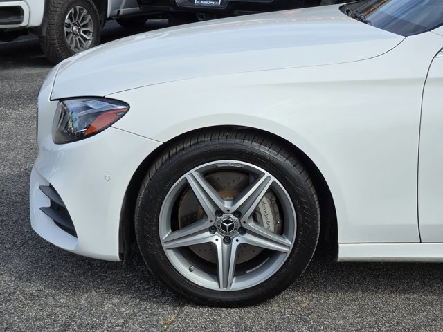 Used 2018 Mercedes-Benz E 300 4MATIC w/ Premium 2 Package image 9