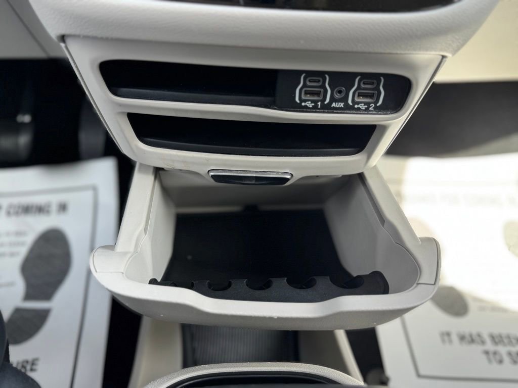 Used 2023 Chrysler Pacifica Touring-L image 28