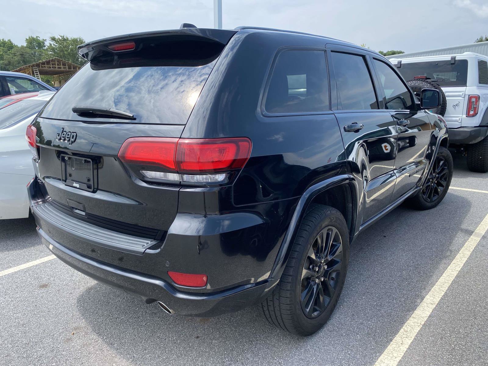 Used 2019 Jeep Grand Cherokee Altitude AWD/4WD image 7