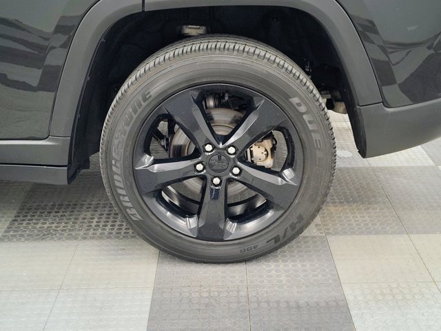 Used 2023 Jeep Grand Cherokee Altitude AWD/4WD image 15