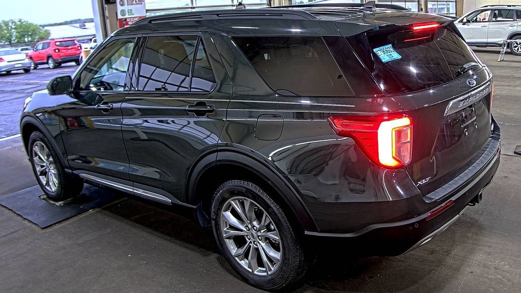 Certified 2022 Ford Explorer XLT w/ Equipment Group 202A AWD/4WD image 7