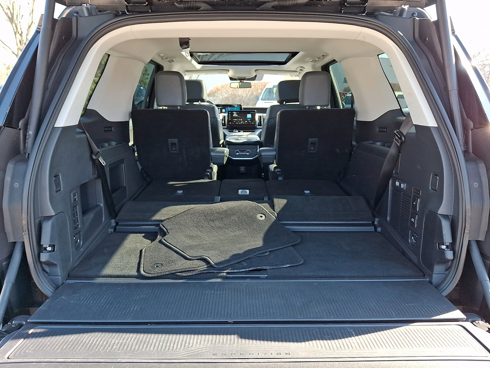 Certified 2025 Ford Expedition Active AWD/4WD image 32